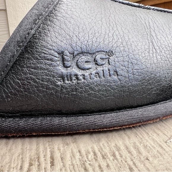 UGG Black Leather Shearling Slippers Men’s 9 / Women 10 Cozy Comfy House Shoes - Picture 13 of 13